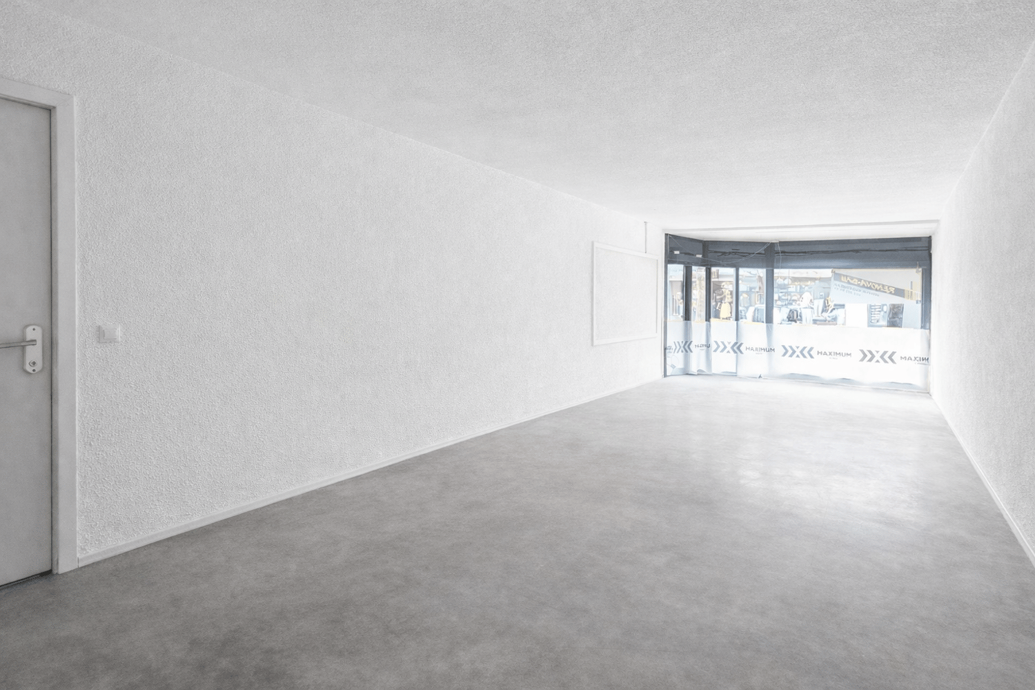 147m² shop