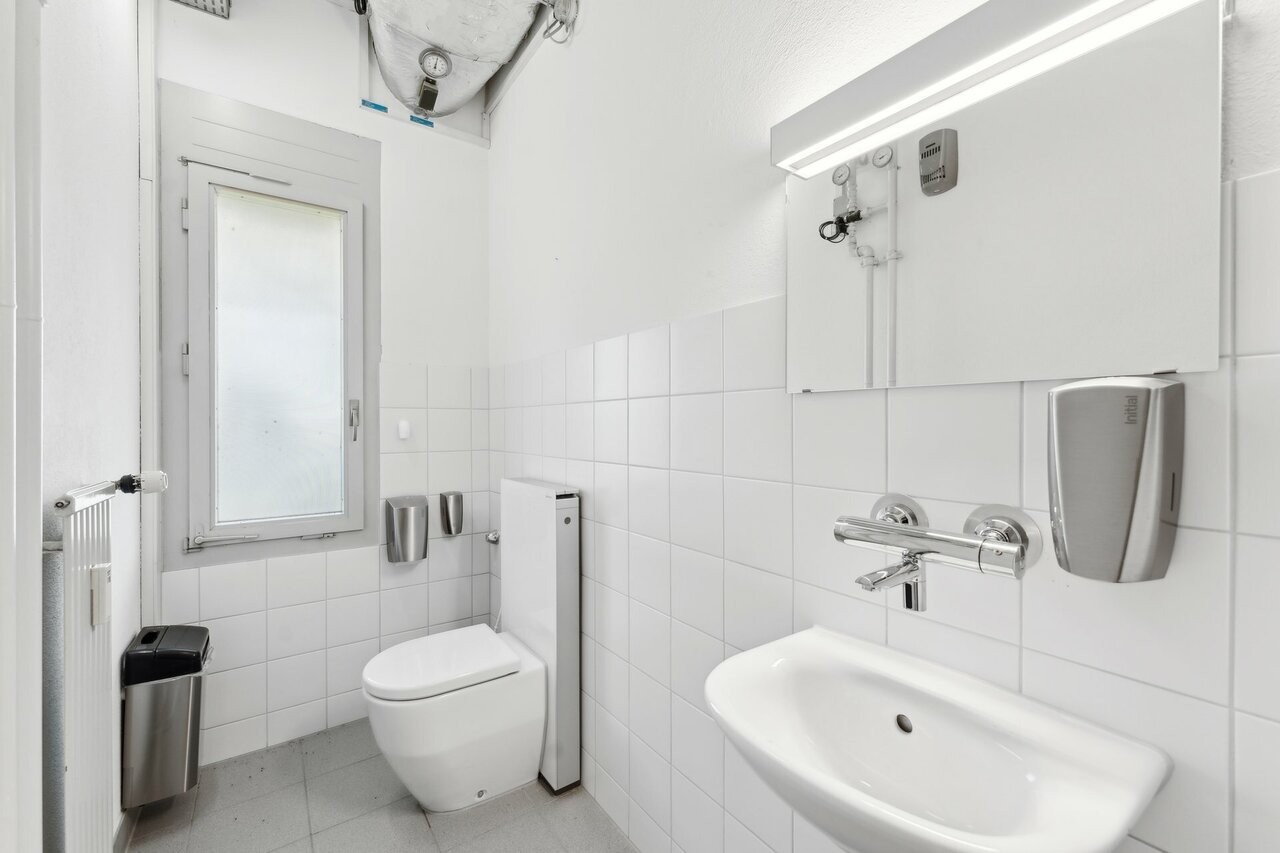 310m² office