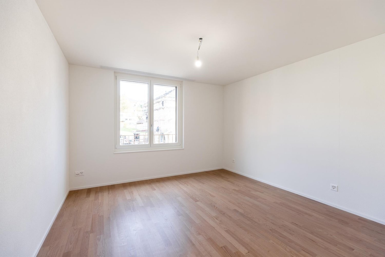 Appartamento di 4 ½ locali","description":"Moderno appartamento di 4.5 locali in un nuovo edificio - prima occupazione in posizione centrale a Neu St. Johann

In Toggenburgerstrasse 17 a Neu St. Johann, affittiamo con effetto immediato un attraente appartamento di 4.5 locali al 2° piano di un nuovo 