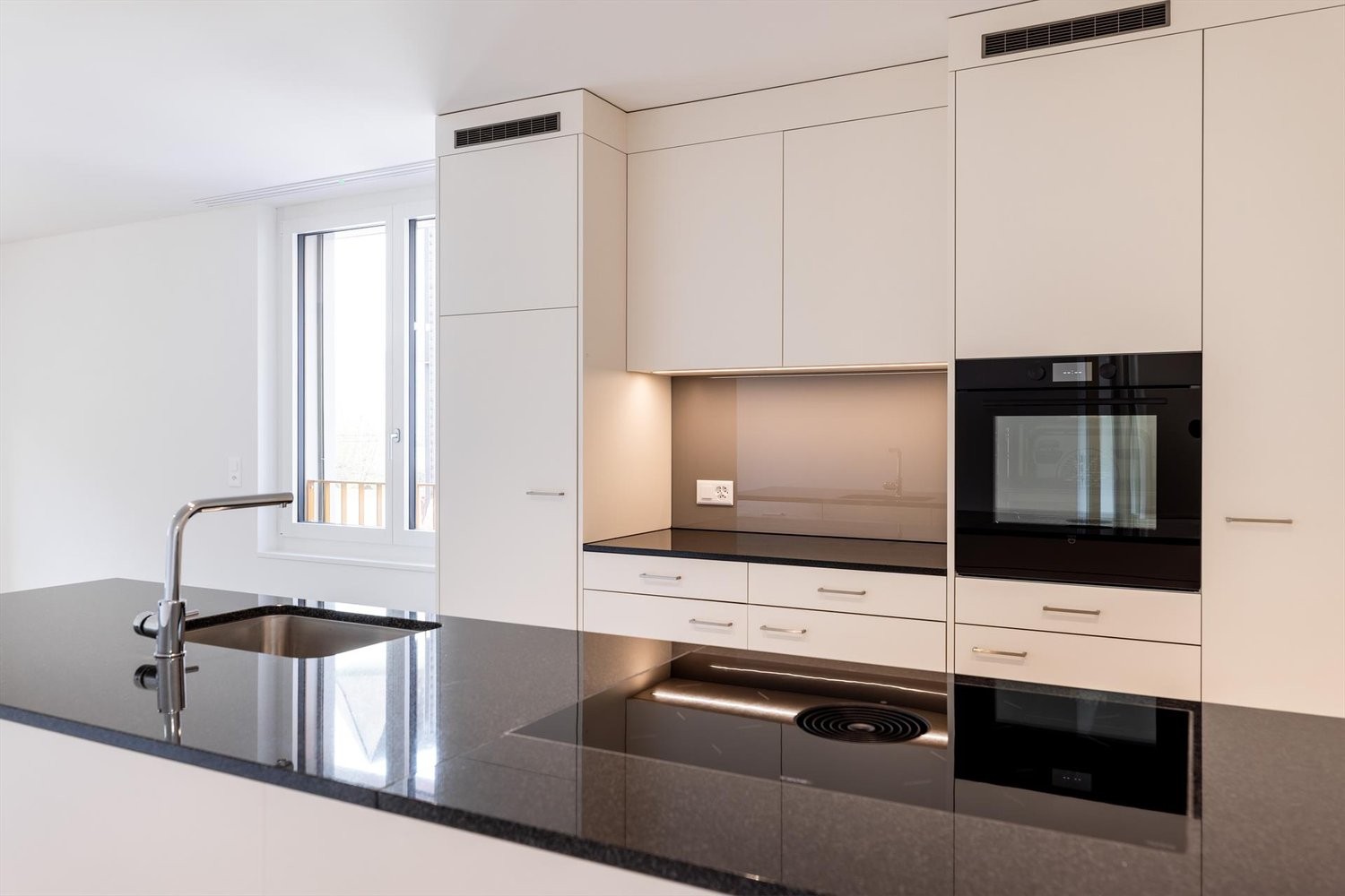 Appartamento di 4 ½ locali","description":"Moderno appartamento di 4.5 locali in un nuovo edificio - prima occupazione in posizione centrale a Neu St. Johann

In Toggenburgerstrasse 17 a Neu St. Johann, affittiamo con effetto immediato un attraente appartamento di 4.5 locali al 2° piano di un nuovo 