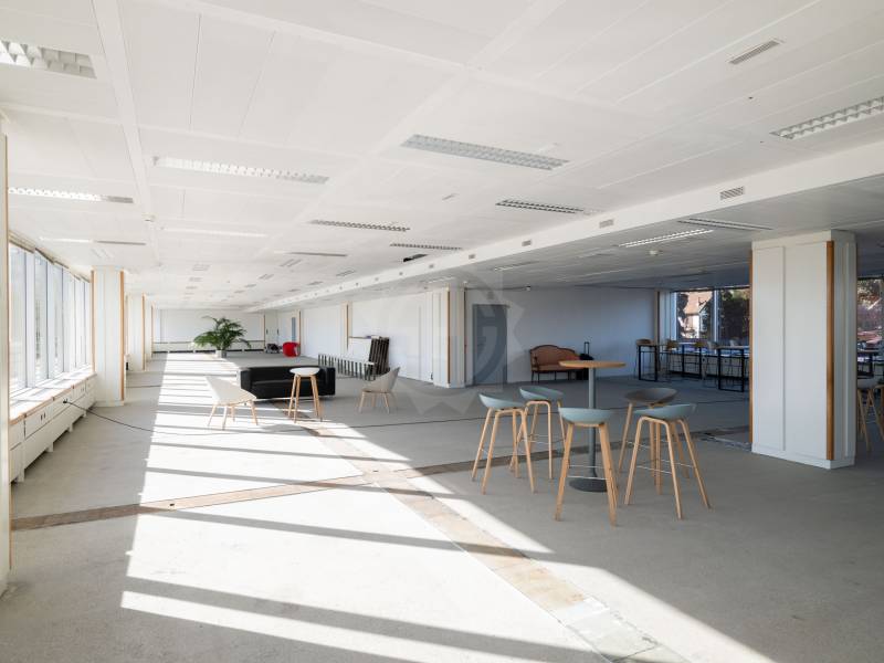 125m² office