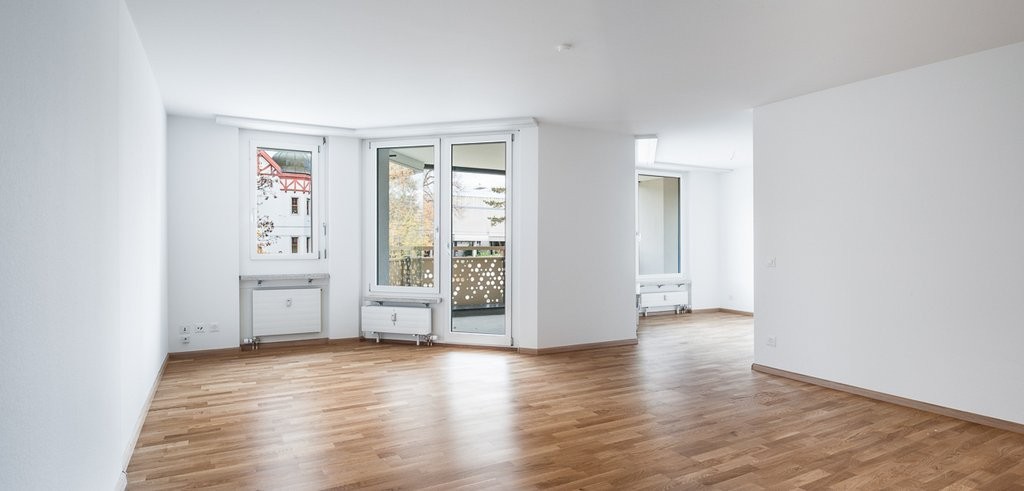 65m² commercial