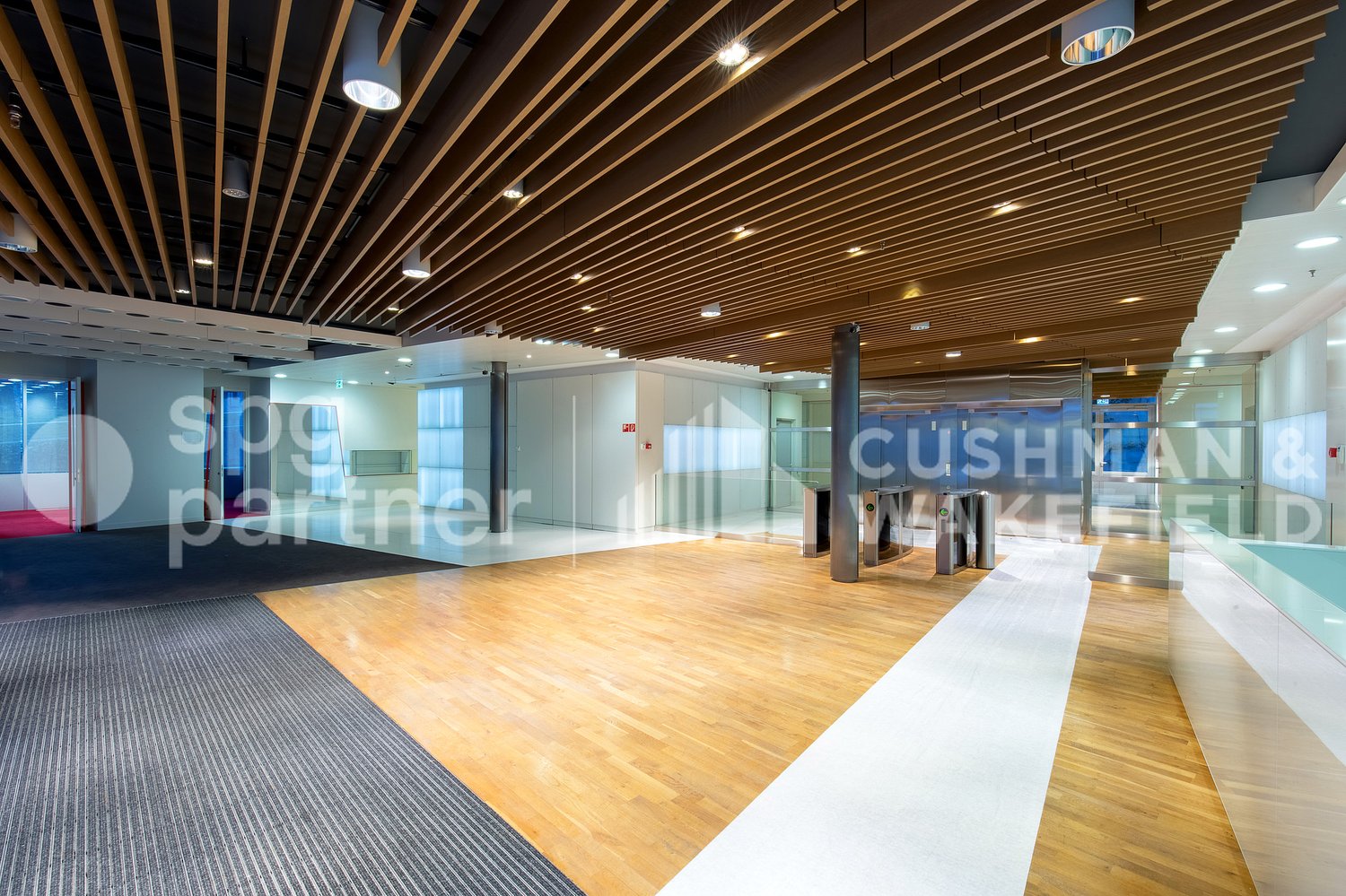 700m² office