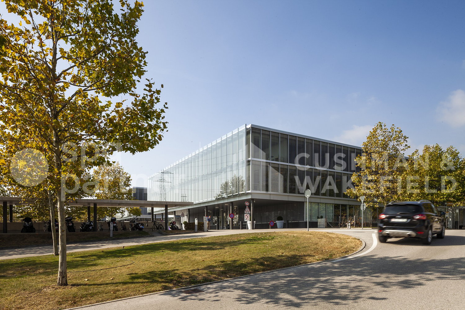 700m² office