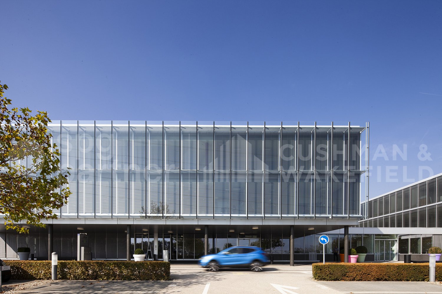 700m² office