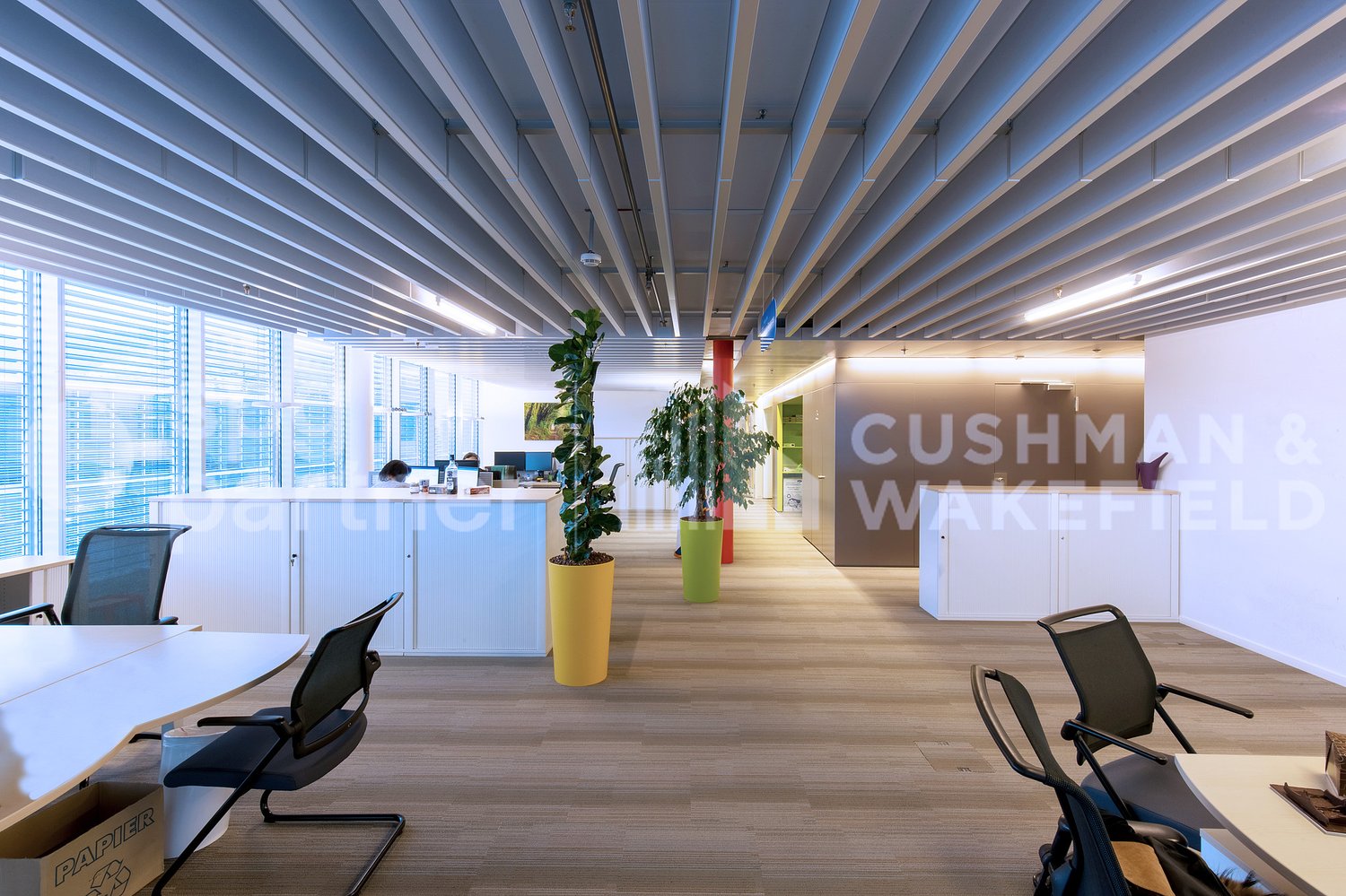 700m² office