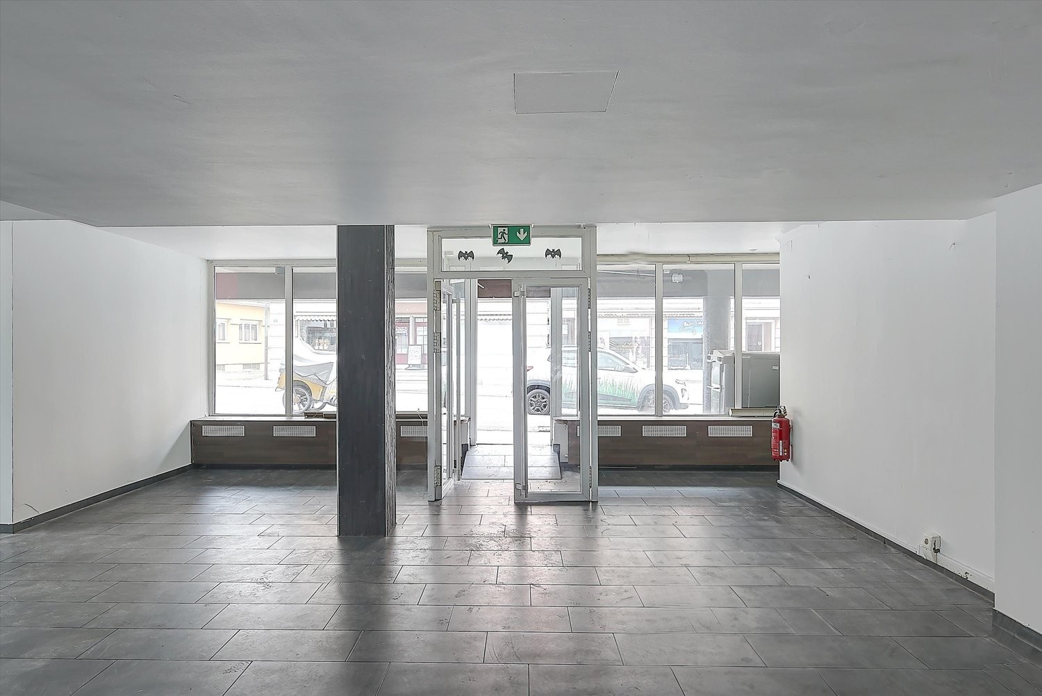 162m² shop