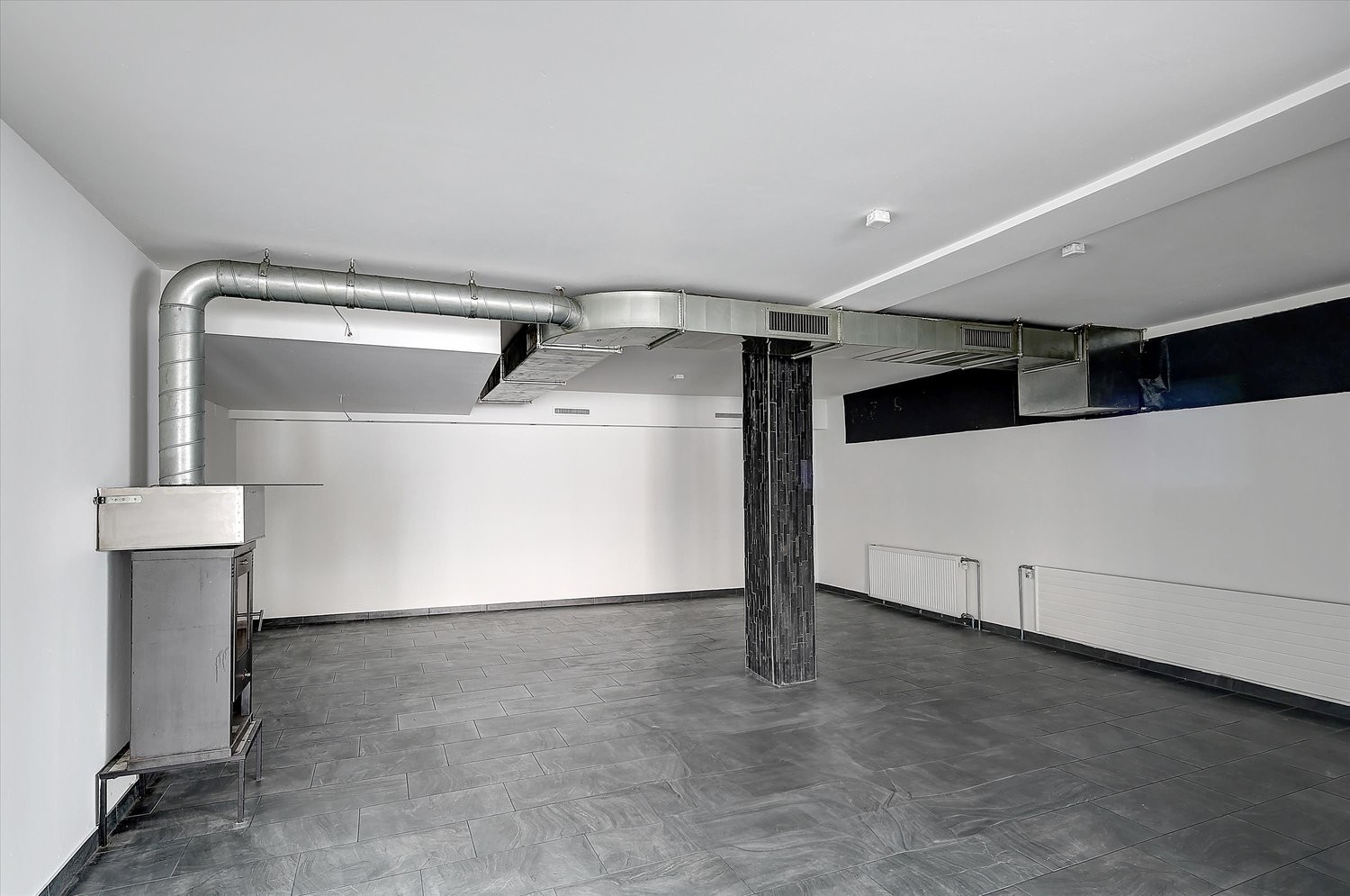 162m² shop