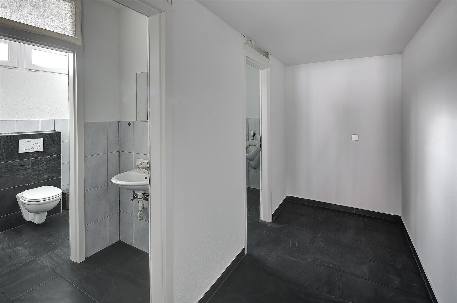 162m² shop