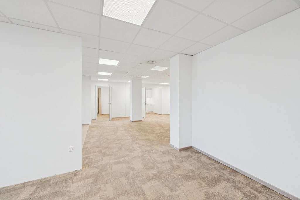 146m² office