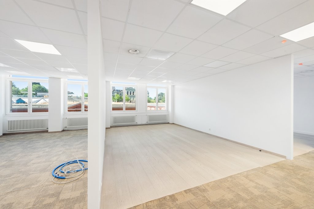 146m² office