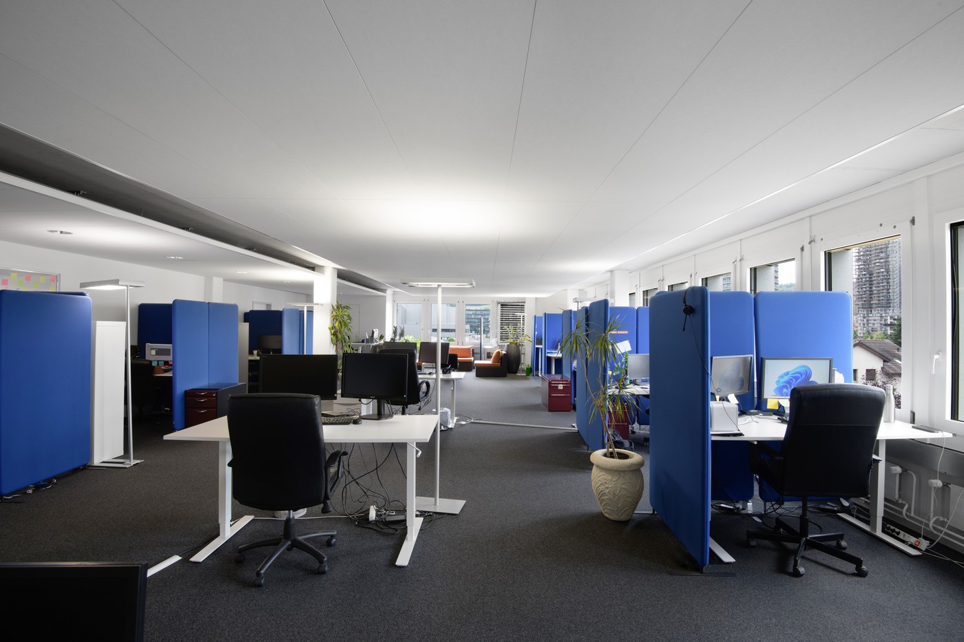 332m² office