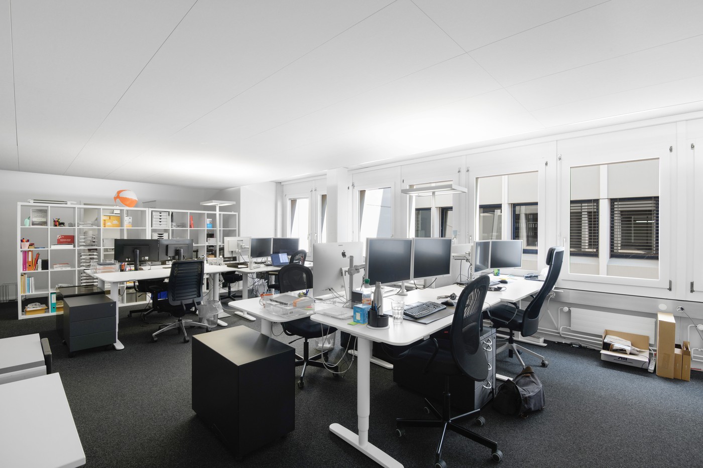 332m² office