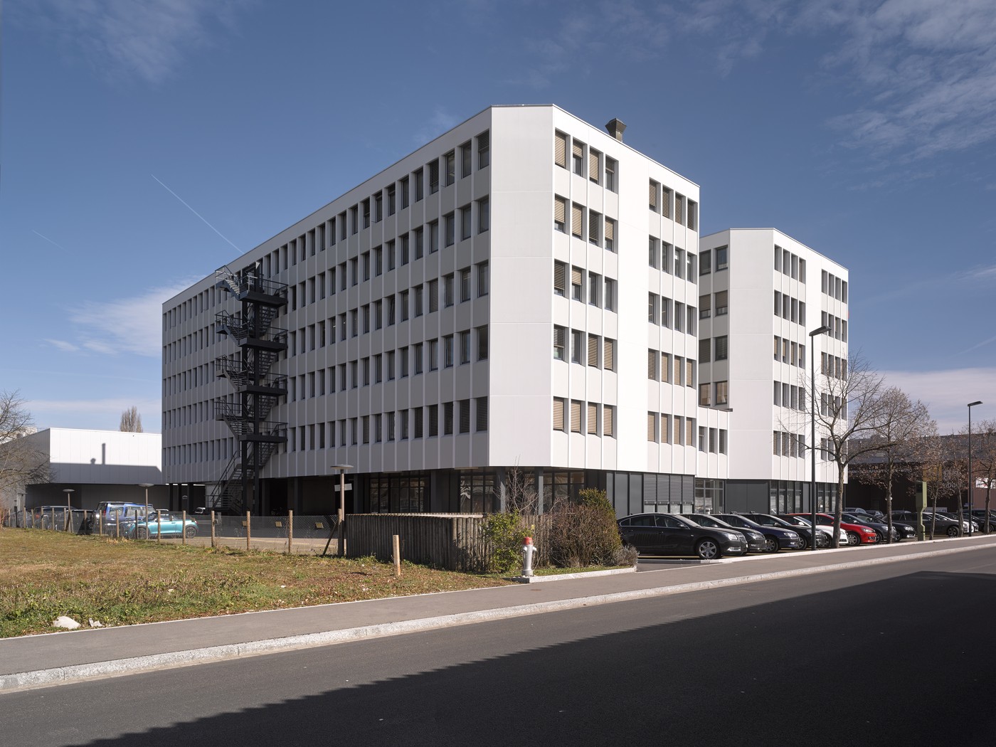 332m² office