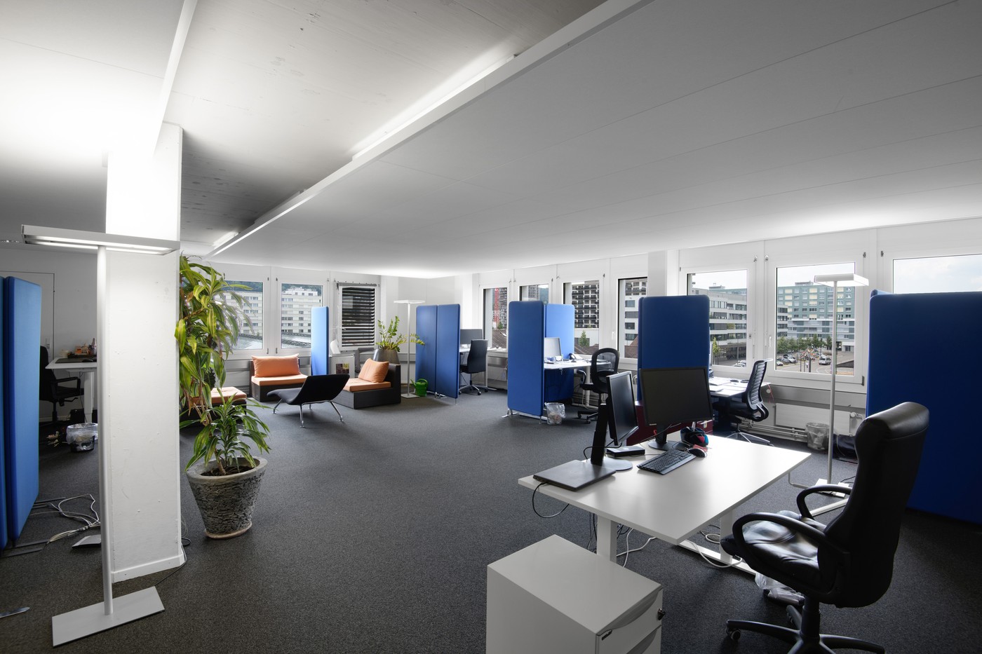 332m² office