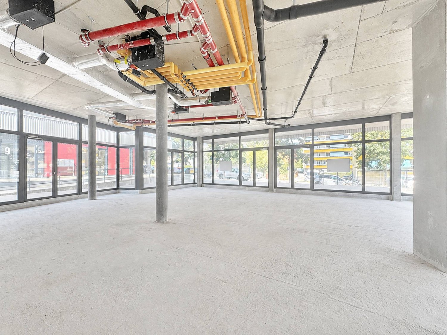 184m² arcade