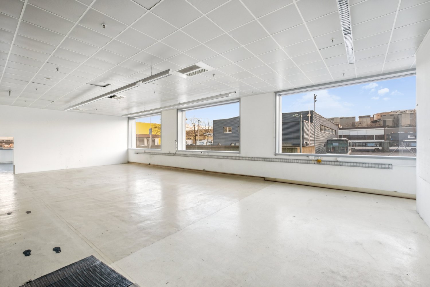 450m² office