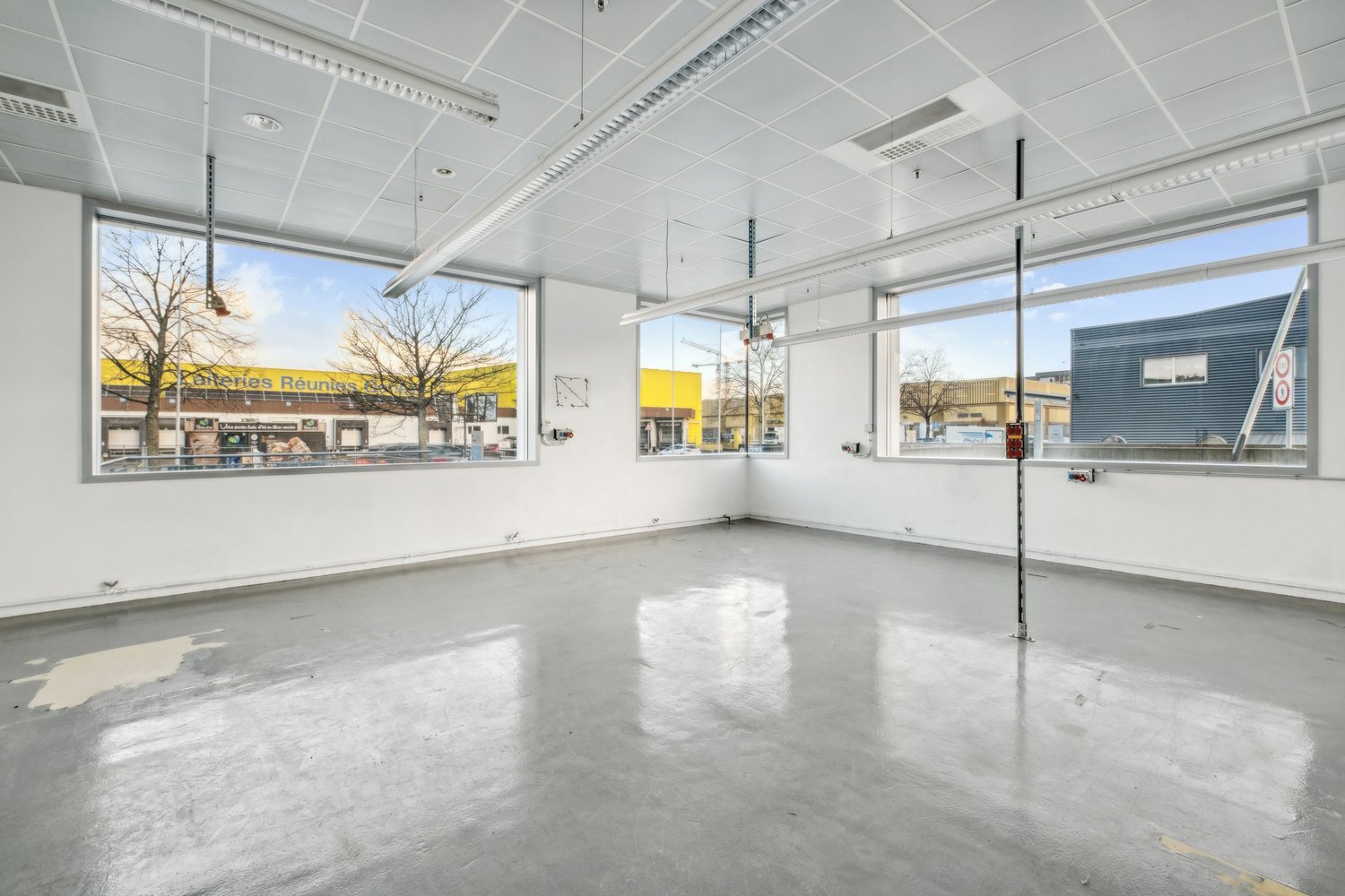 450m² office