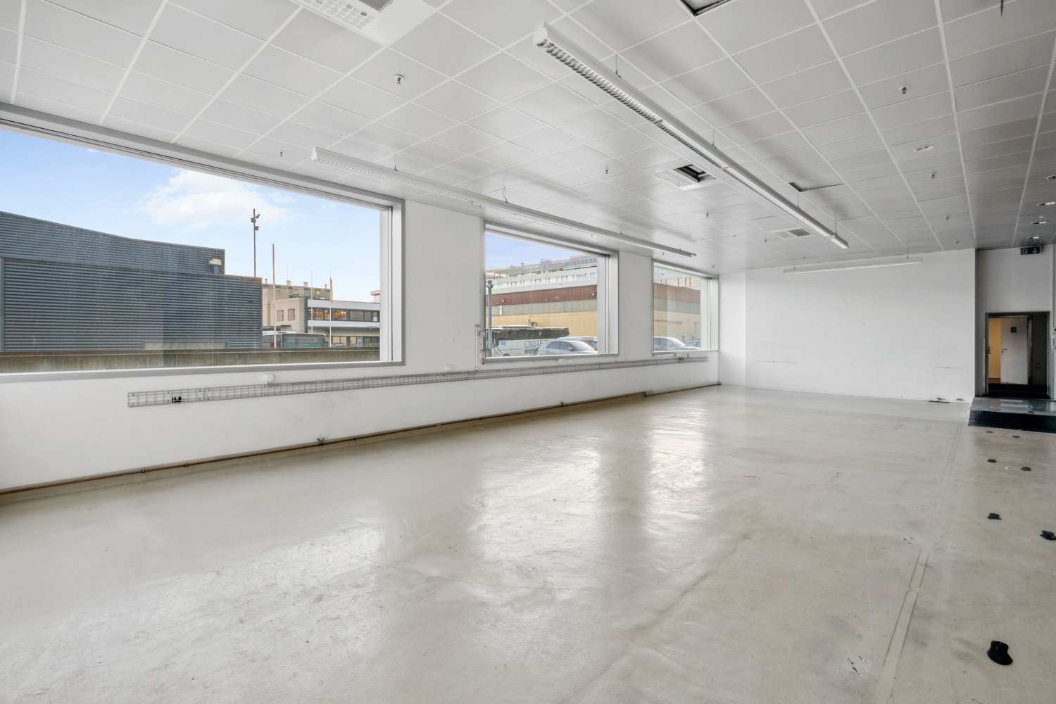 450m² office