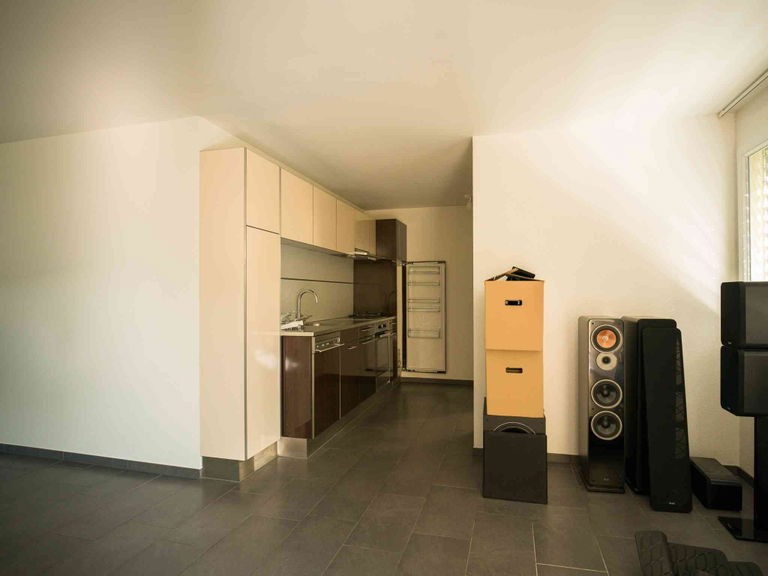 73m² commercial

des commerce dans un emplacement privilégié près de la gare - bel atelier moderne, aménagé

Très bel atelier soigné (bureau avec possibilité de couchage)

Convient pour une activité commerciale calme telle que (cabinet de santé, coiffure, salon de beauté, bureau de services comme fi