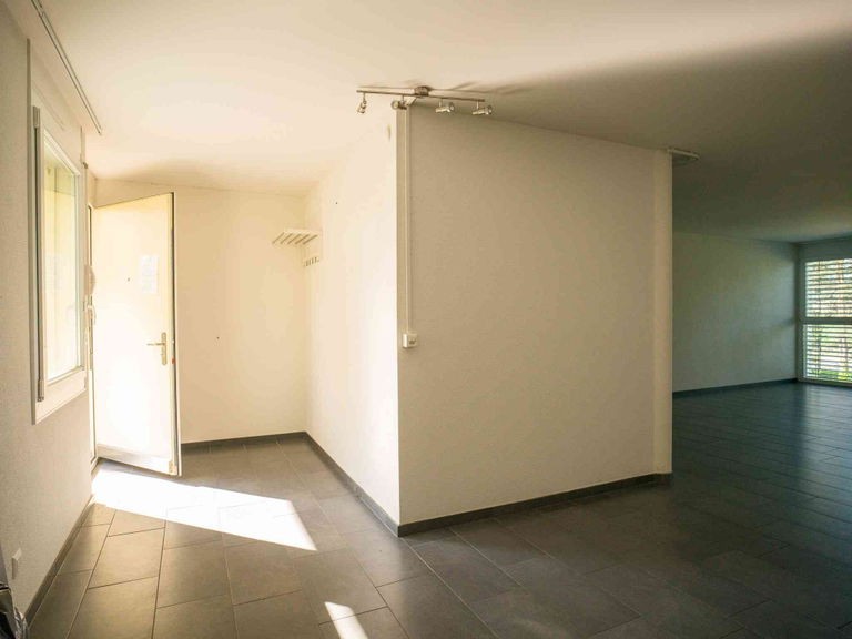 73m² commercial

des commerce dans un emplacement privilégié près de la gare - bel atelier moderne, aménagé

Très bel atelier soigné (bureau avec possibilité de couchage)

Convient pour une activité commerciale calme telle que (cabinet de santé, coiffure, salon de beauté, bureau de services comme fi