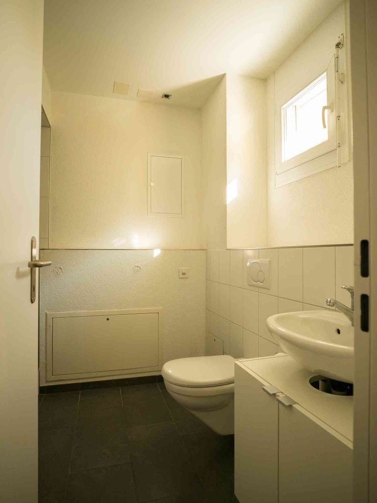 73m² commercial

des commerce dans un emplacement privilégié près de la gare - bel atelier moderne, aménagé

Très bel atelier soigné (bureau avec possibilité de couchage)

Convient pour une activité commerciale calme telle que (cabinet de santé, coiffure, salon de beauté, bureau de services comme fi