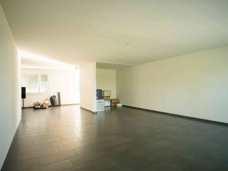 73m² commercial

des commerce dans un emplacement privilégié près de la gare - bel atelier moderne, aménagé

Très bel atelier soigné (bureau avec possibilité de couchage)

Convient pour une activité commerciale calme telle que (cabinet de santé, coiffure, salon de beauté, bureau de services comme fi