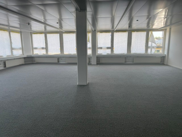 219m² office