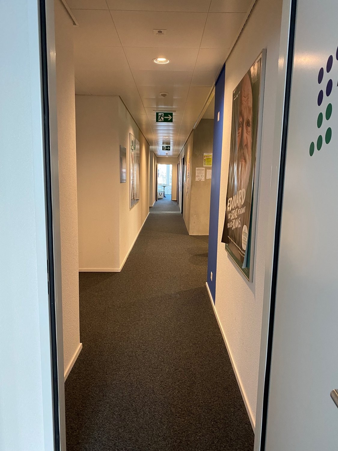 180m² office