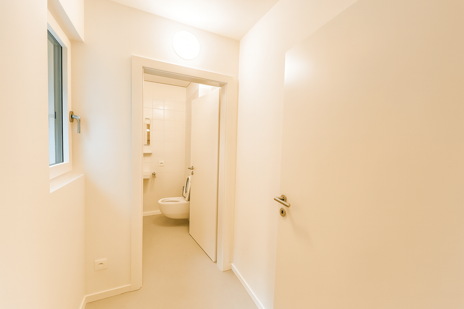 90m² office