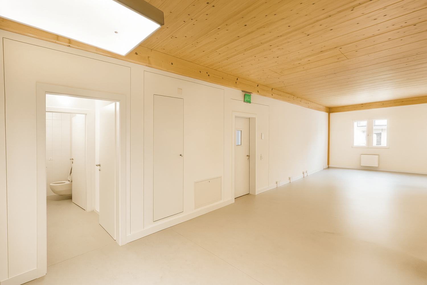 90m² office