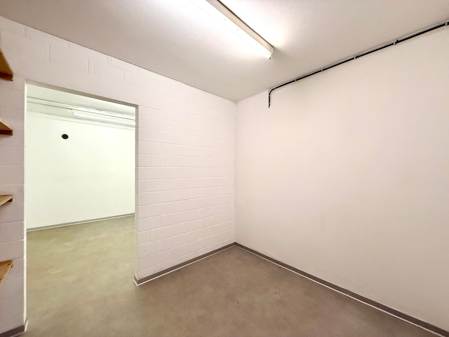 140m² shop