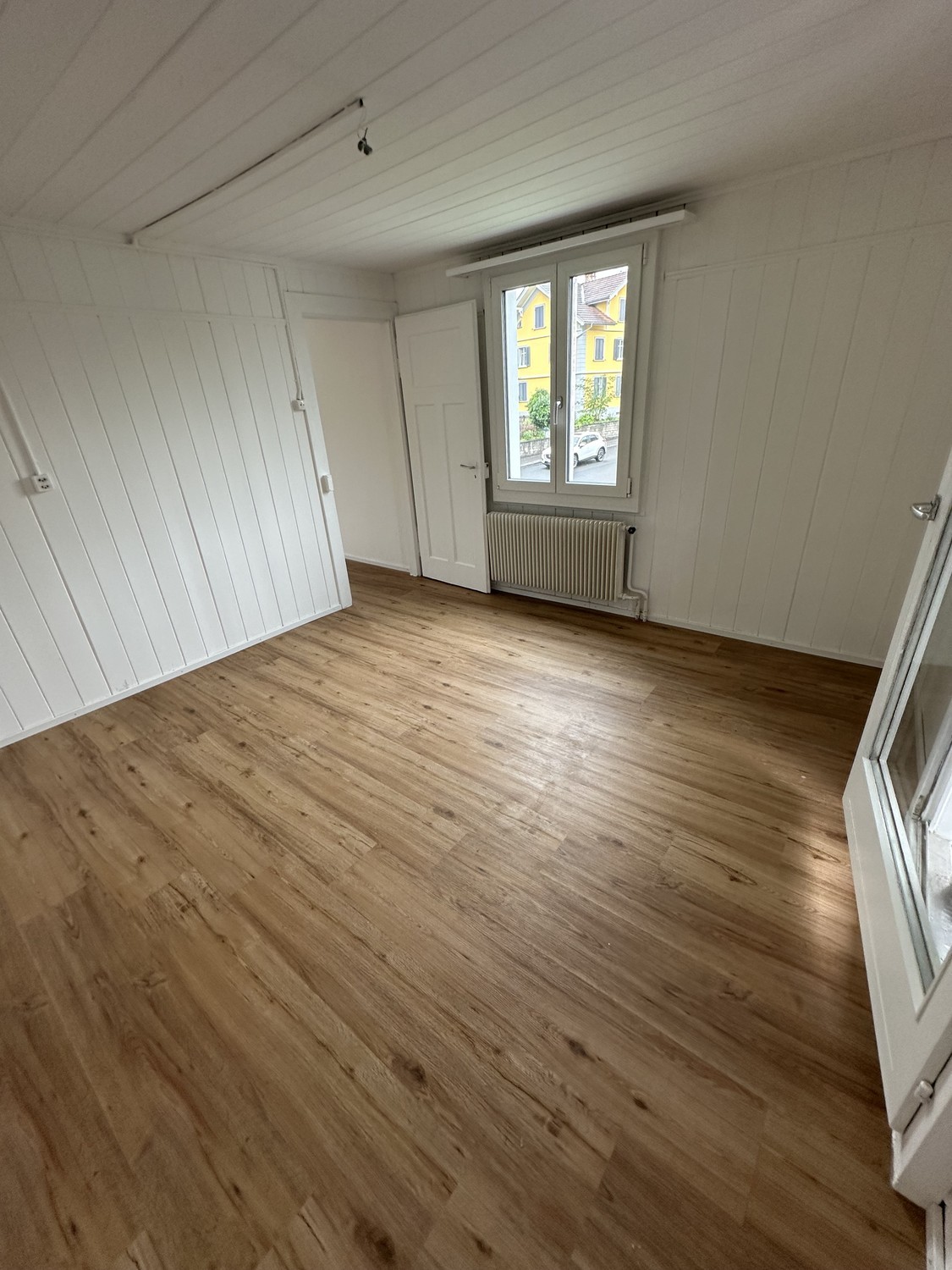 Appartamento di 3 ½ locali

Appartamento luminoso, recentemente ristrutturato nel 2025, in posizione centrale a Buchs SG

Churerstrasse 21, 9470 Buchs SG

In una posizione centrale a Buchs, affittiamo dal 1° ottobre 2026 un appartamento luminoso e curato, che è stato completamente ristrutturato nel 