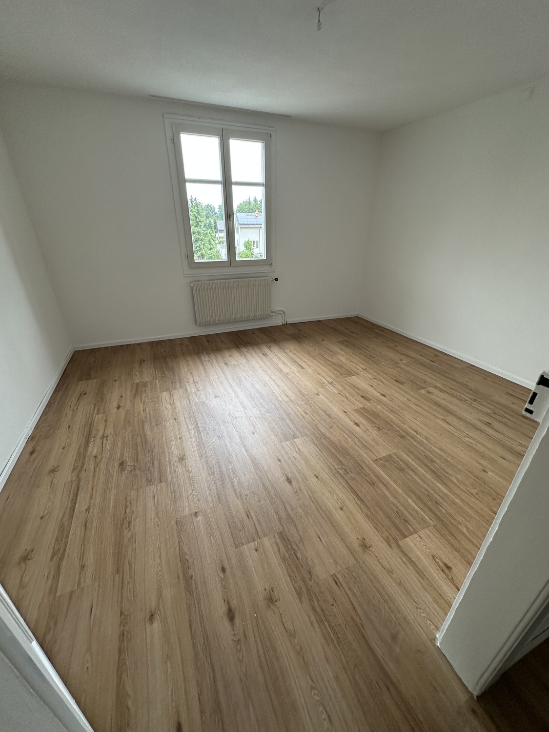 Appartamento di 3 ½ locali

Appartamento luminoso, recentemente ristrutturato nel 2025, in posizione centrale a Buchs SG

Churerstrasse 21, 9470 Buchs SG

In una posizione centrale a Buchs, affittiamo dal 1° ottobre 2026 un appartamento luminoso e curato, che è stato completamente ristrutturato nel 