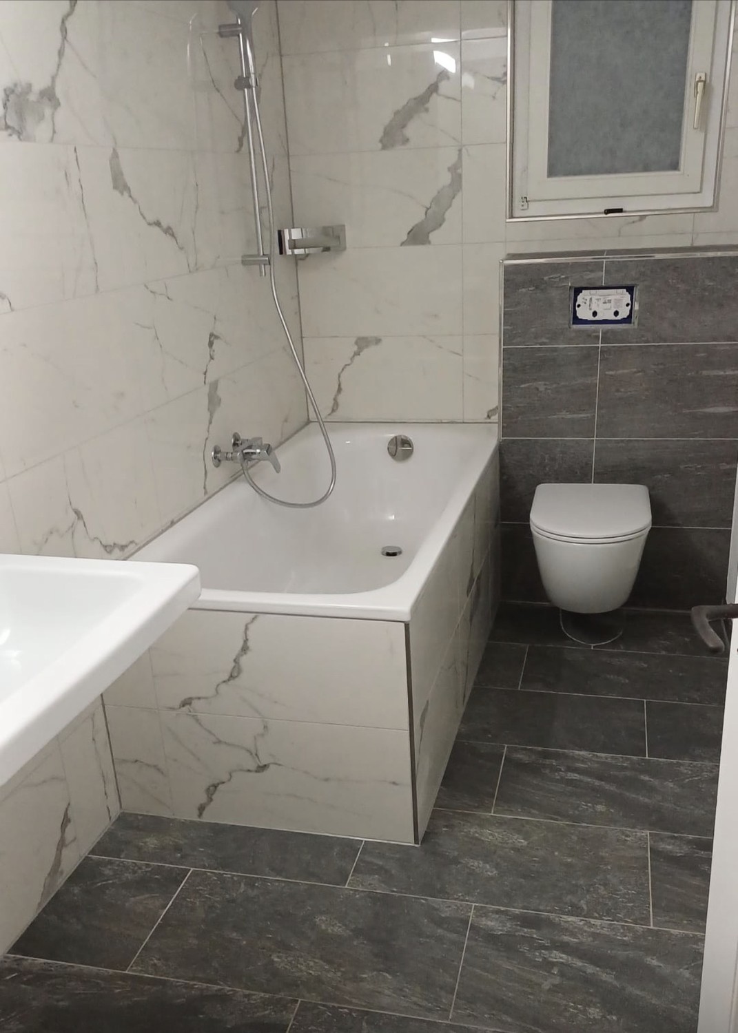 Appartamento di 3 ½ locali

Appartamento luminoso, recentemente ristrutturato nel 2025, in posizione centrale a Buchs SG

Churerstrasse 21, 9470 Buchs SG

In una posizione centrale a Buchs, affittiamo dal 1° ottobre 2026 un appartamento luminoso e curato, che è stato completamente ristrutturato nel 