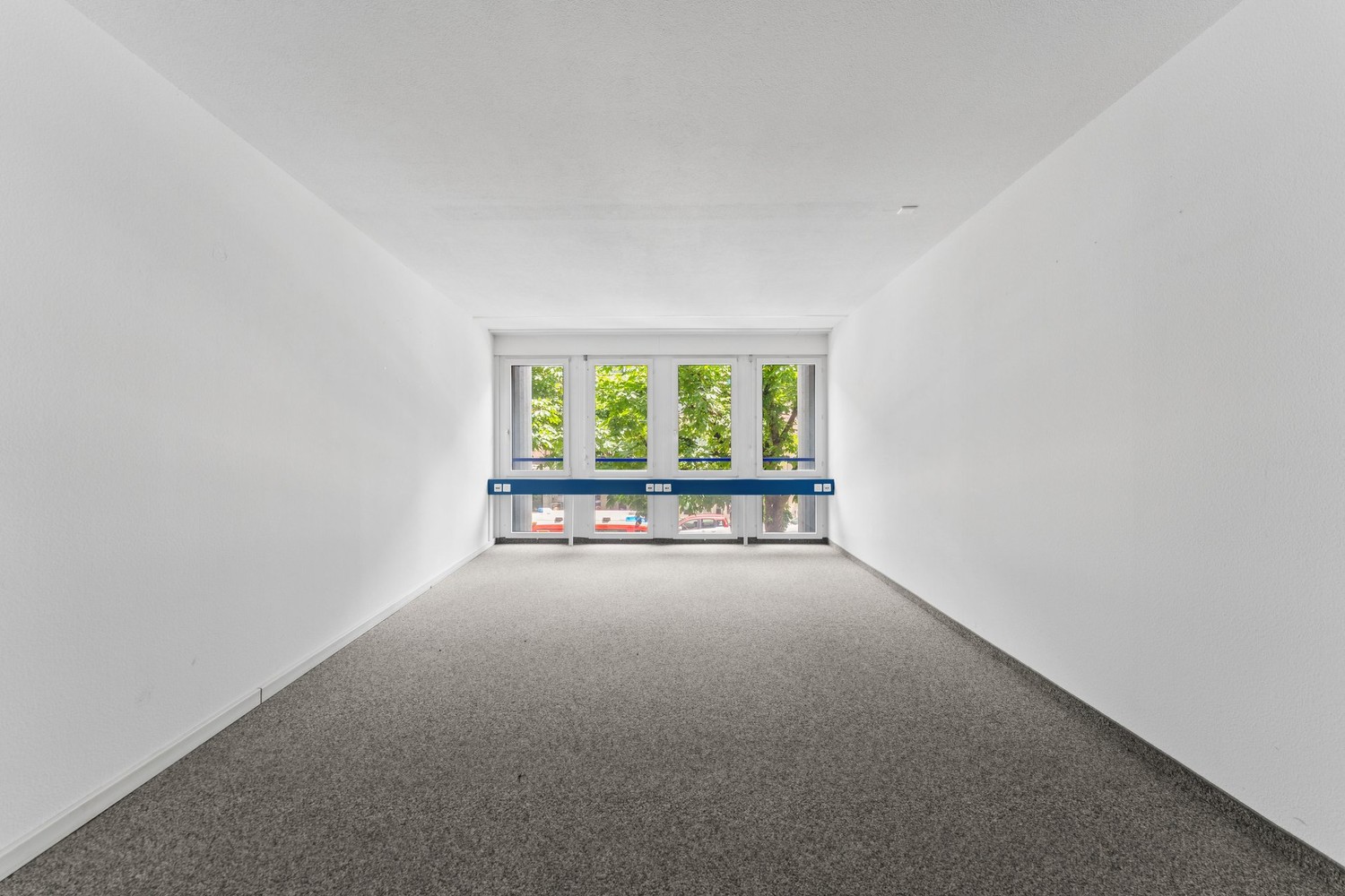 1025m² office
