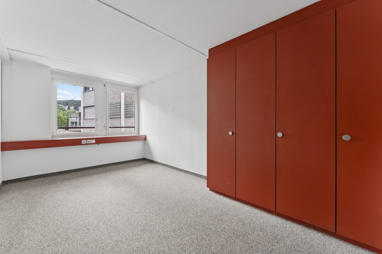 1025m² office