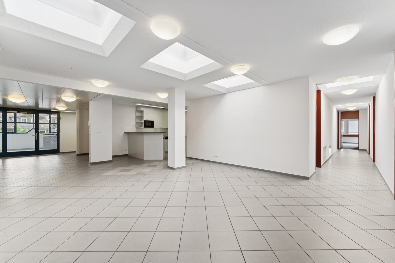 1025m² office