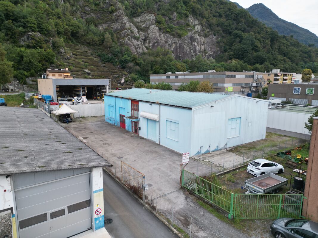 1316m² storage room