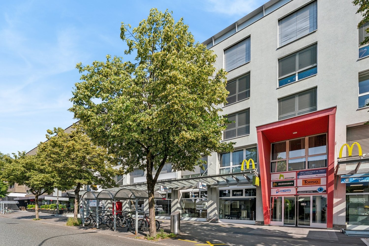 190m² office