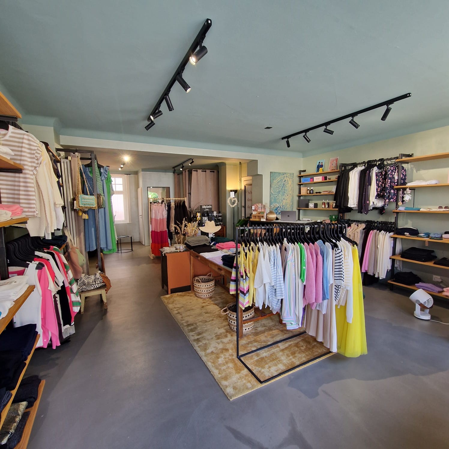 75-75m² commercial