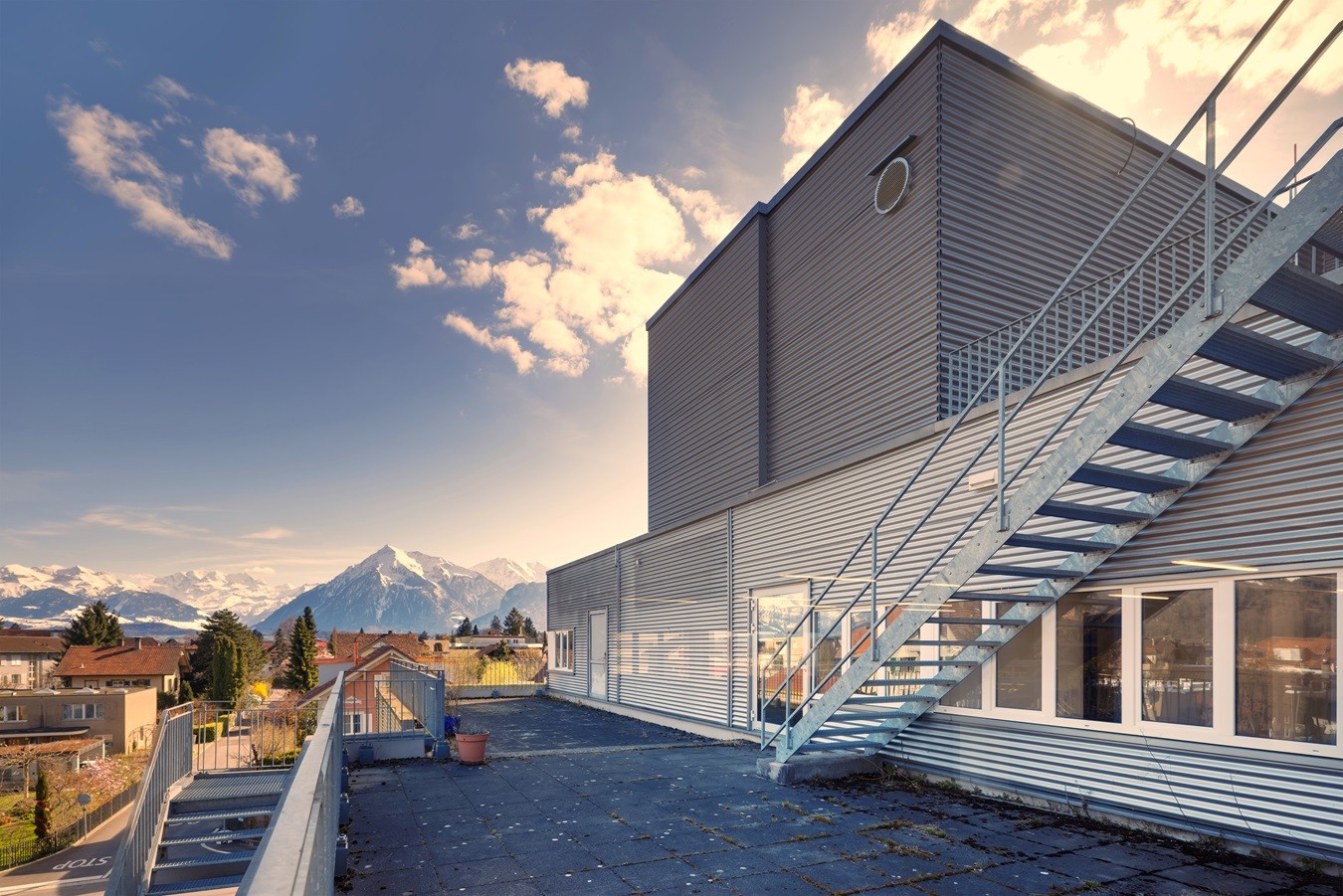 590m² commercial