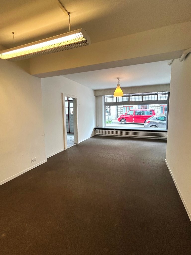 80m² shop