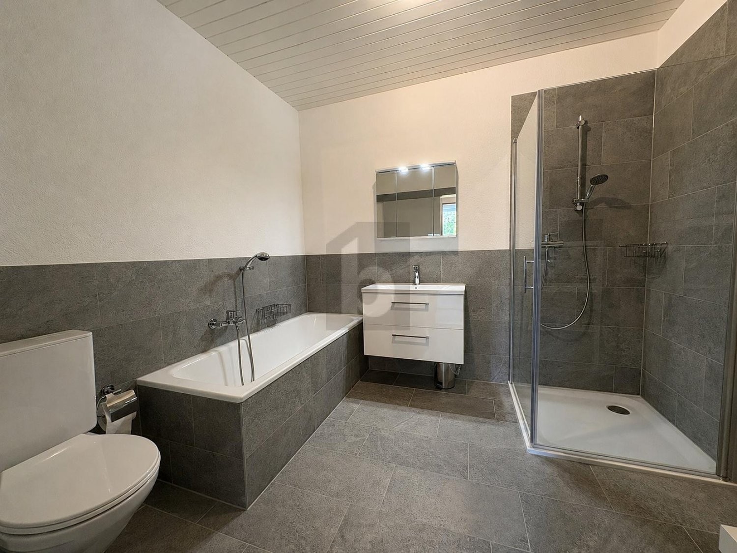 casa colonica con 8 locali