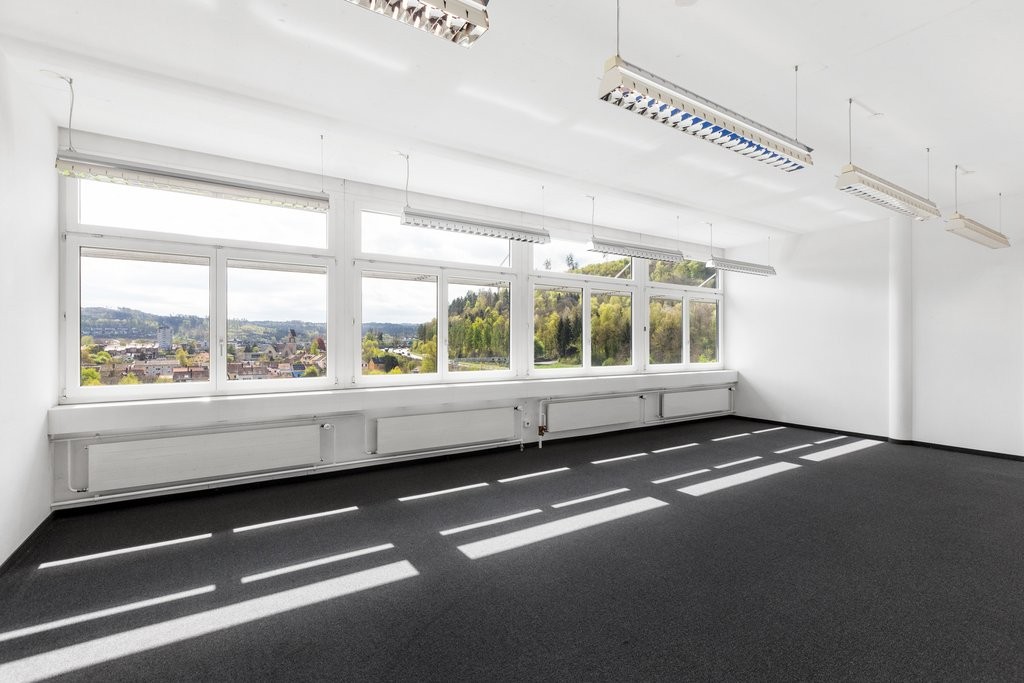 280m² commercial