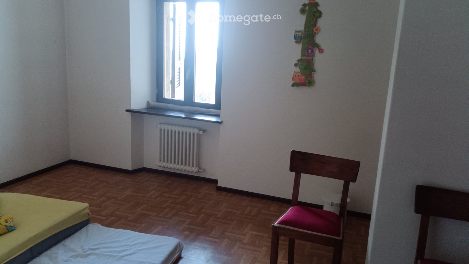 3 ½ Zimmer Wohnung

Apartment mit 2 schönen Zimmern mit schöner Aussicht auf die Berge, Waschmaschine im Badezimmer. In einem alten Dorfkernhaus, ruhige Lage mitten in der Natur. Der kommunale Parkplatz ist in der Nähe und das Auto kann vor dem Haus be- und entladen werden.

Im Keller gibt es eine z