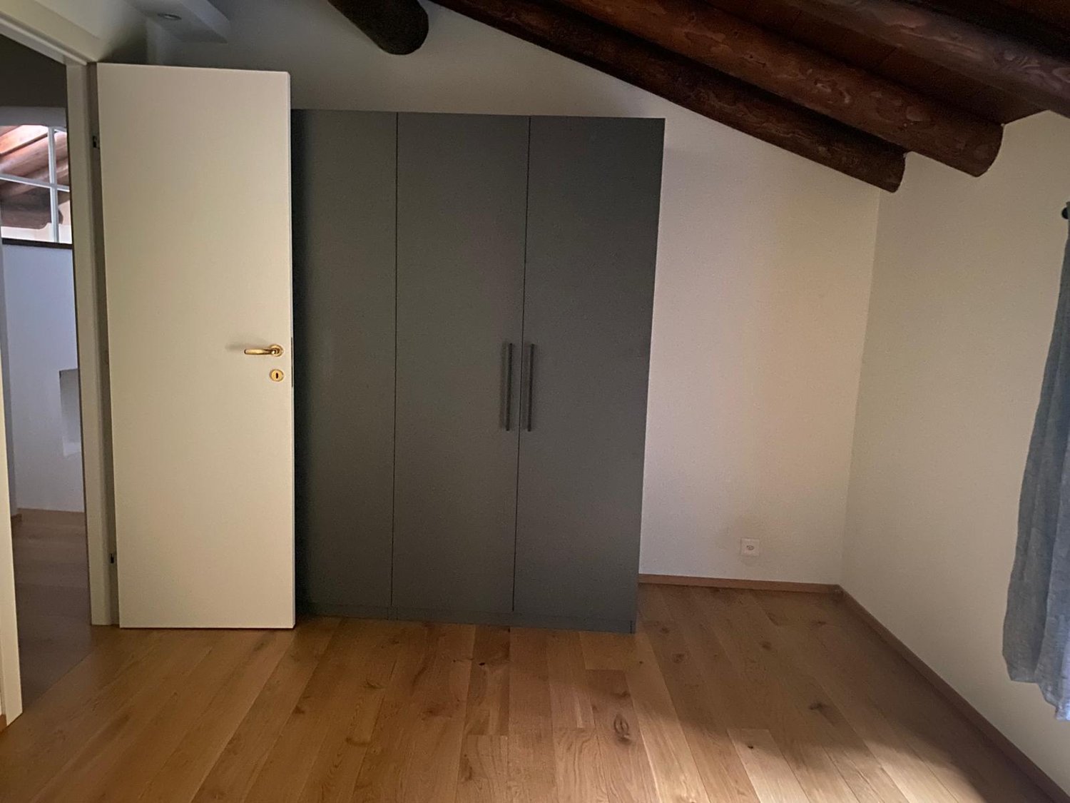 6 rooms attic flat