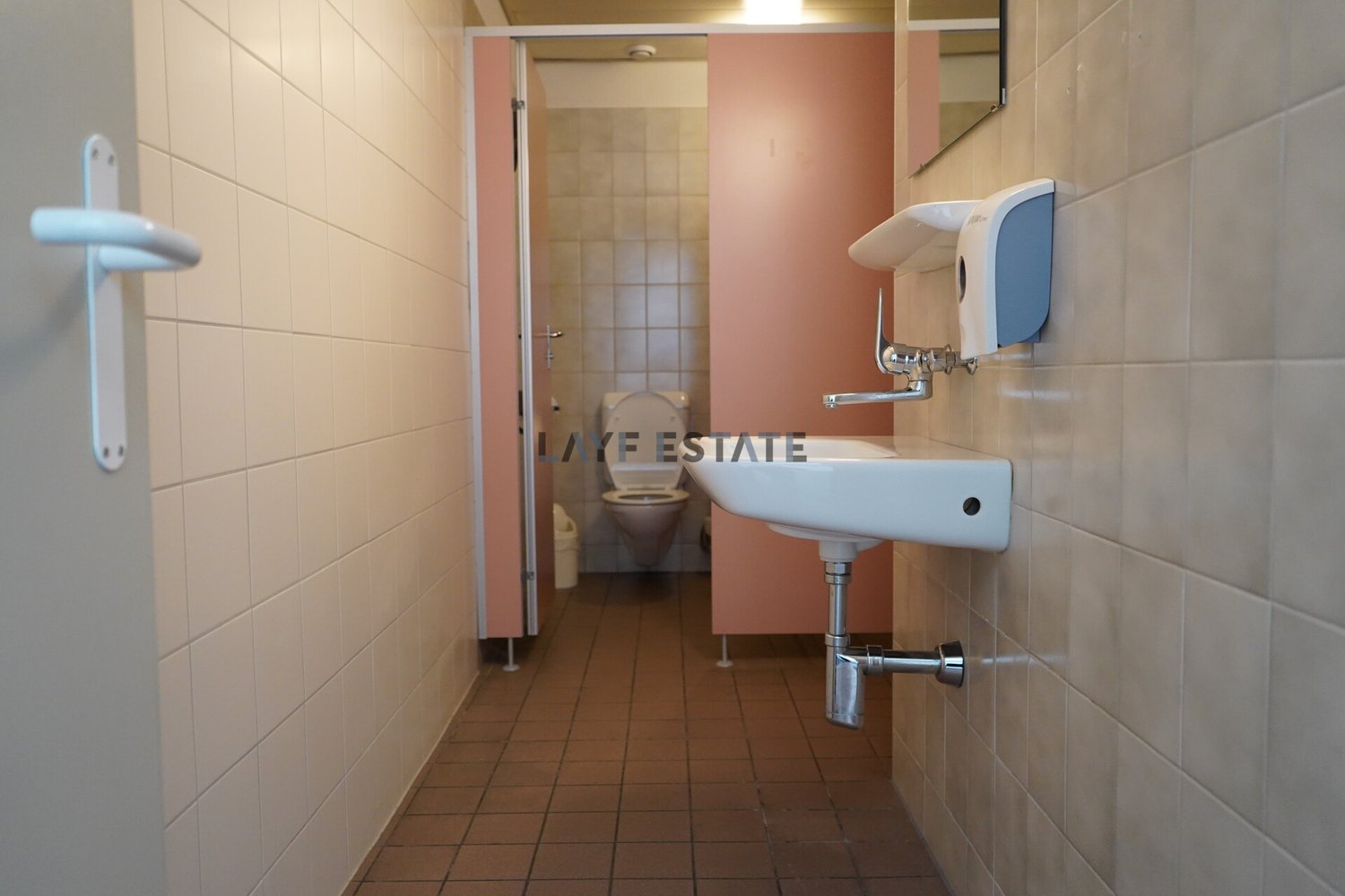 567m² office