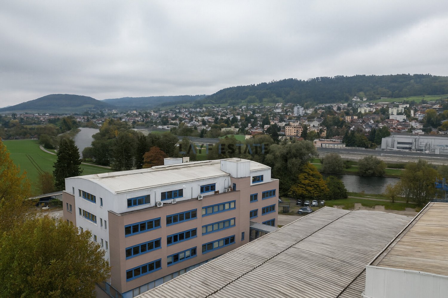 567m² office