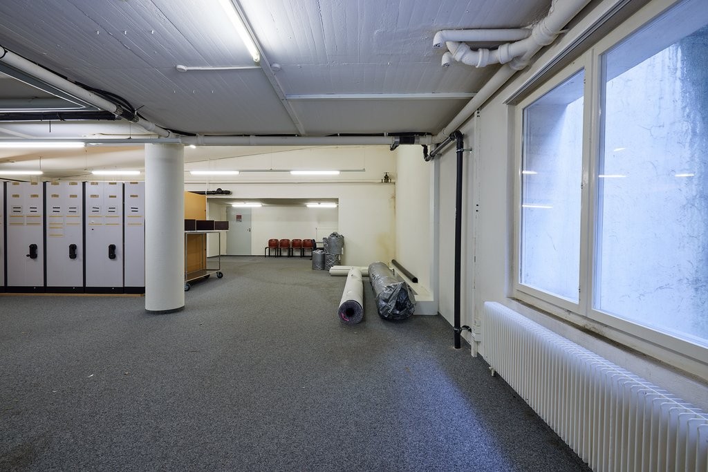 366m² storage room